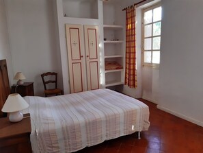 Room - Vrbo Property (Ginasservis)