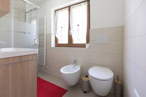 Bathroom - Vrbo Property (Sasso)