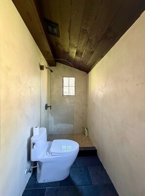 Shower, hair dryer, towels, soap - AHMA Riverside Fishing Cottage (Canton)