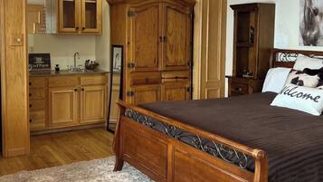 6 bedrooms, in-room safe, desk, iron/ironing board