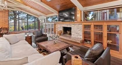 Mountain Top Luxury Hot Tub Sauna Views Close to Red Rocks Amphitheater