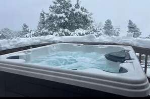 Outdoor spa tub - Mountain Top Luxury Hot Tub Sauna Views Close to Red Rocks Amphitheater  (Golden)