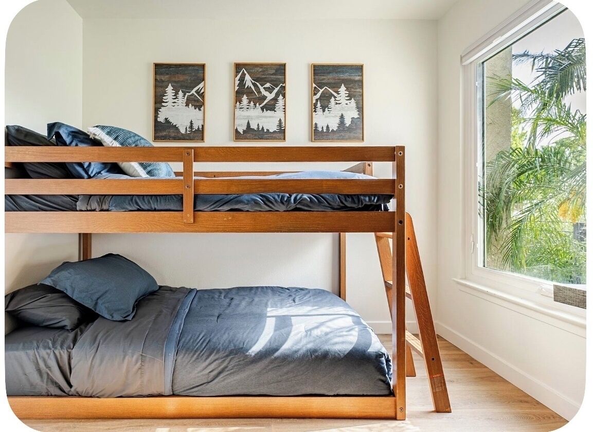 4 bedrooms, iron/ironing board, free WiFi, bed sheets