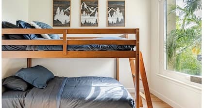 Cali Dreamin': Home Bordering Los Angeles/Ventura