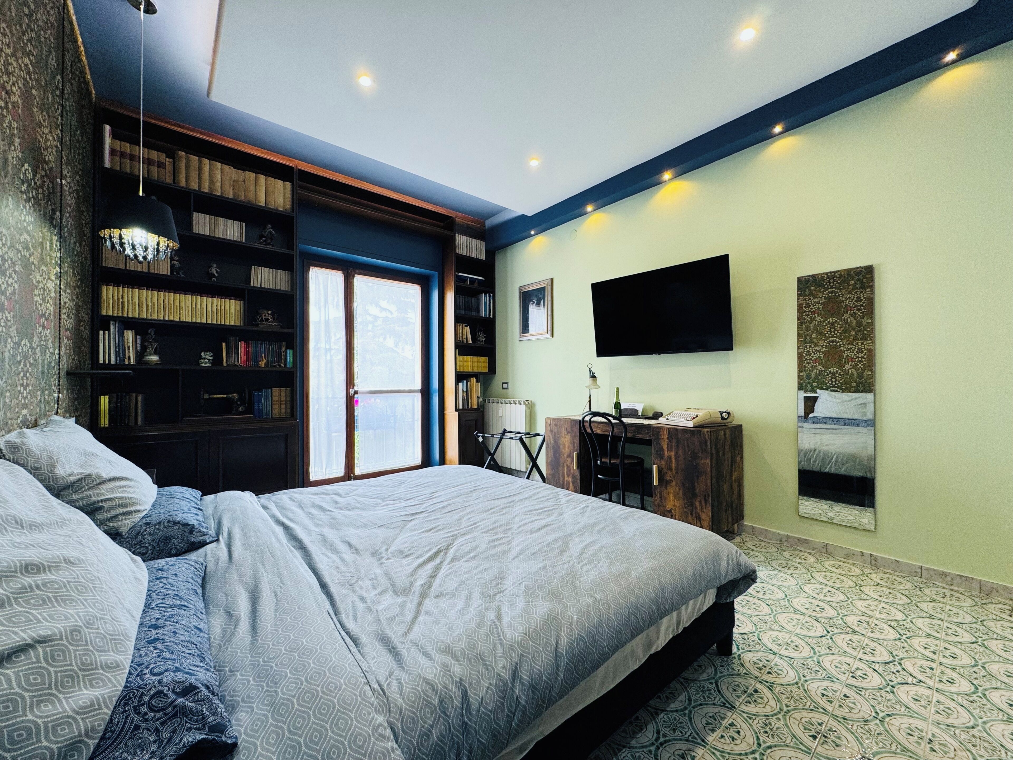 Caja de seguridad en la habitación y sistema de insonorización 