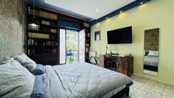 Suite, City View | In-room safe, soundproofing, free WiFi