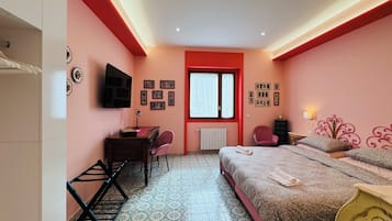 Camera doppia, vista giardino | Una cassaforte in camera, insonorizzazione, Wi-Fi gratuito