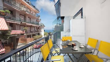 Apartamento, 2 habitaciones, balcón | Vistas al patio