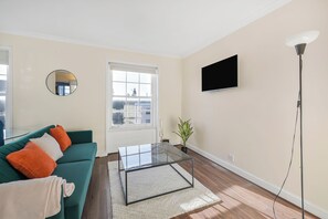 Living area - Apartment Sleeps 3 With Garden (London)