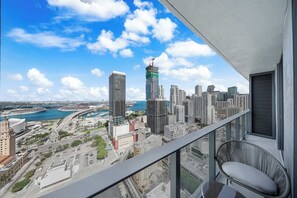 Property grounds - Bright 1BR | 75ft Pool | Walk to FIFA Fan Fest (Miami)