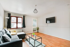 Living area - Apartment Sleeps 5 With Garden (London)