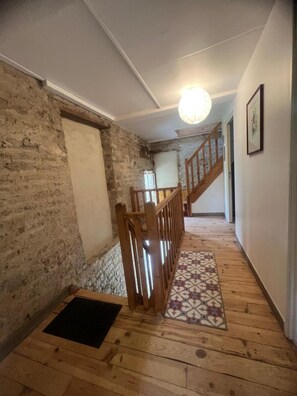 Interior - Apartment 'Gîte 1' with Shared Terrace, Shared Garden and Wi-Fi (Carentan-les-Marais)