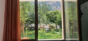 Double Room, Courtyard View | Interior - Xho's Forest Guest House (Velabisht)