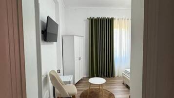 Chambre Double Deluxe, vue cour intérieure | Wi-Fi gratuit