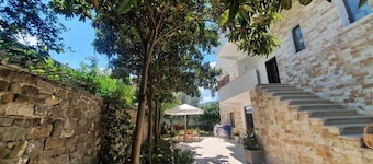 Xho's Forest Guest House