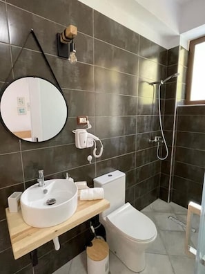Double Room, Courtyard View | Bathroom | Slippers - Xho's Forest Guest House (Velabisht)