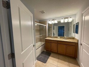 Shower, hair dryer, towels, shampoo - Storey Lake 4BR Retreat, Private Pool, Sleeps 10 (Kissimmee)