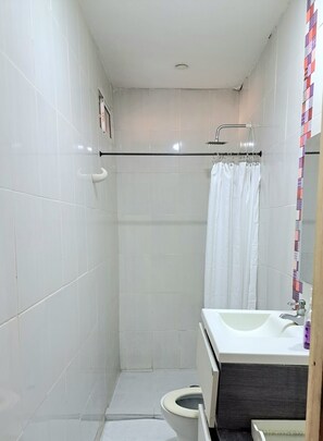 Dusche, Handtücher, Seife, Toilettenpapier