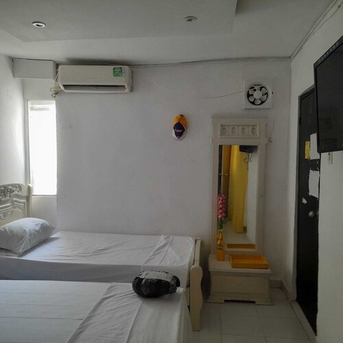 Room + Wiffi+ Air conditioning for 1 or 4 people. Private bathroom