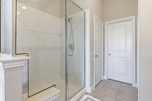 Towels, soap, toilet paper - Enjoyable 4-bedroom house with AC in charming Forney (Forney)