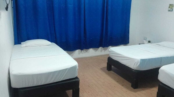 Family Room | In-room safe, free WiFi - Blue house (Santa Marta)