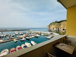 Apartamento, sacada, vista para o mar | Vista para a água