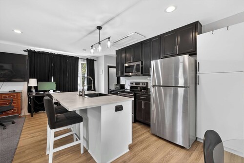 Stylish 1BR Retreat Near Downtown & NC State