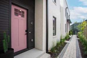 Exterior detail - Bohemian Chic Hot Tub Sleeps 12 (Nashville)