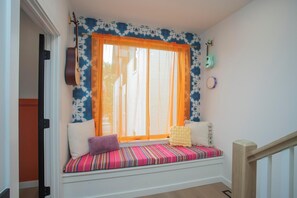 Interior - Bohemian Chic Hot Tub Sleeps 12 (Nashville)