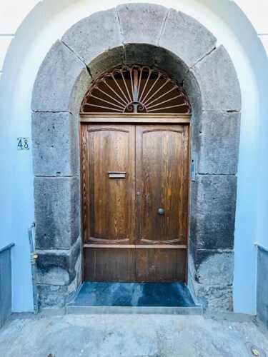 Palazzo Bougainvillea by Ritardo Aereo