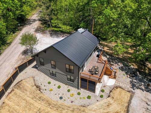 Spacious 4-bedroom cottage near Turkey Run State Park