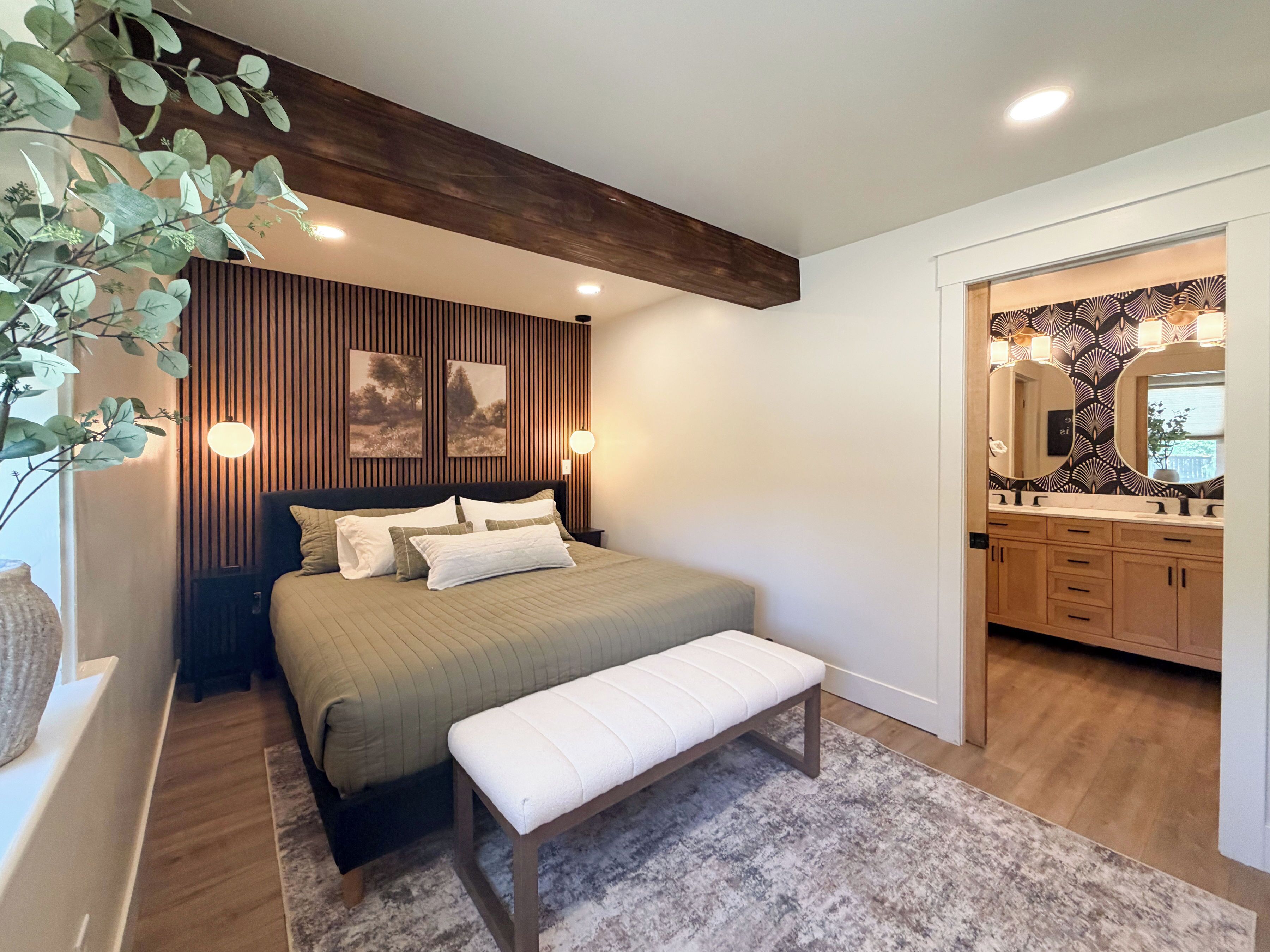 4 bedrooms, desk, iron/ironing board, internet