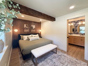 4 bedrooms, iron/ironing board, internet, bed sheets