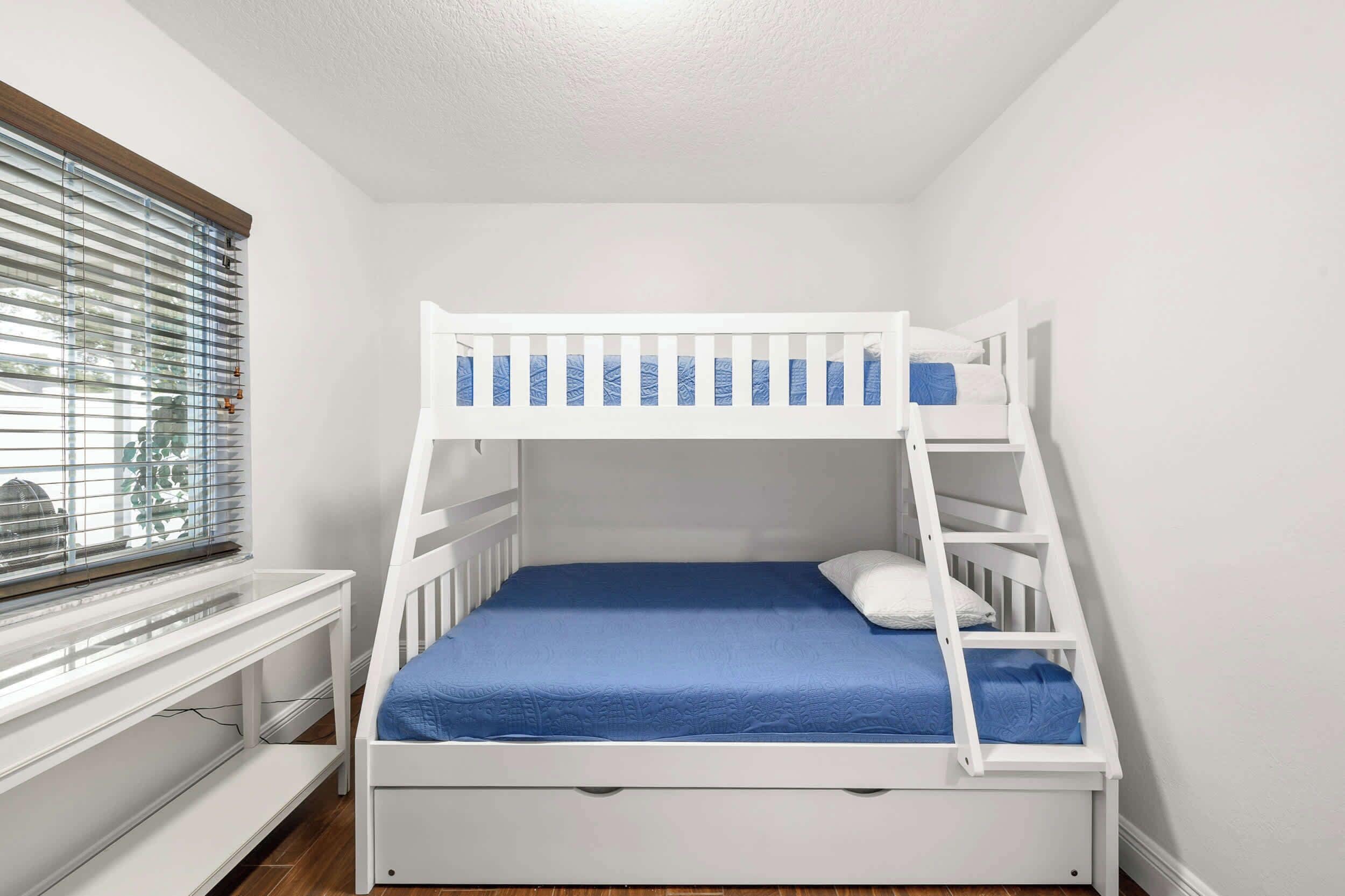 House, Multiple Beds, Pool Access, Pool View (6398 Woodland Blvd) | 3 bedrooms, individually decorated, individually furnished, bed sheets
