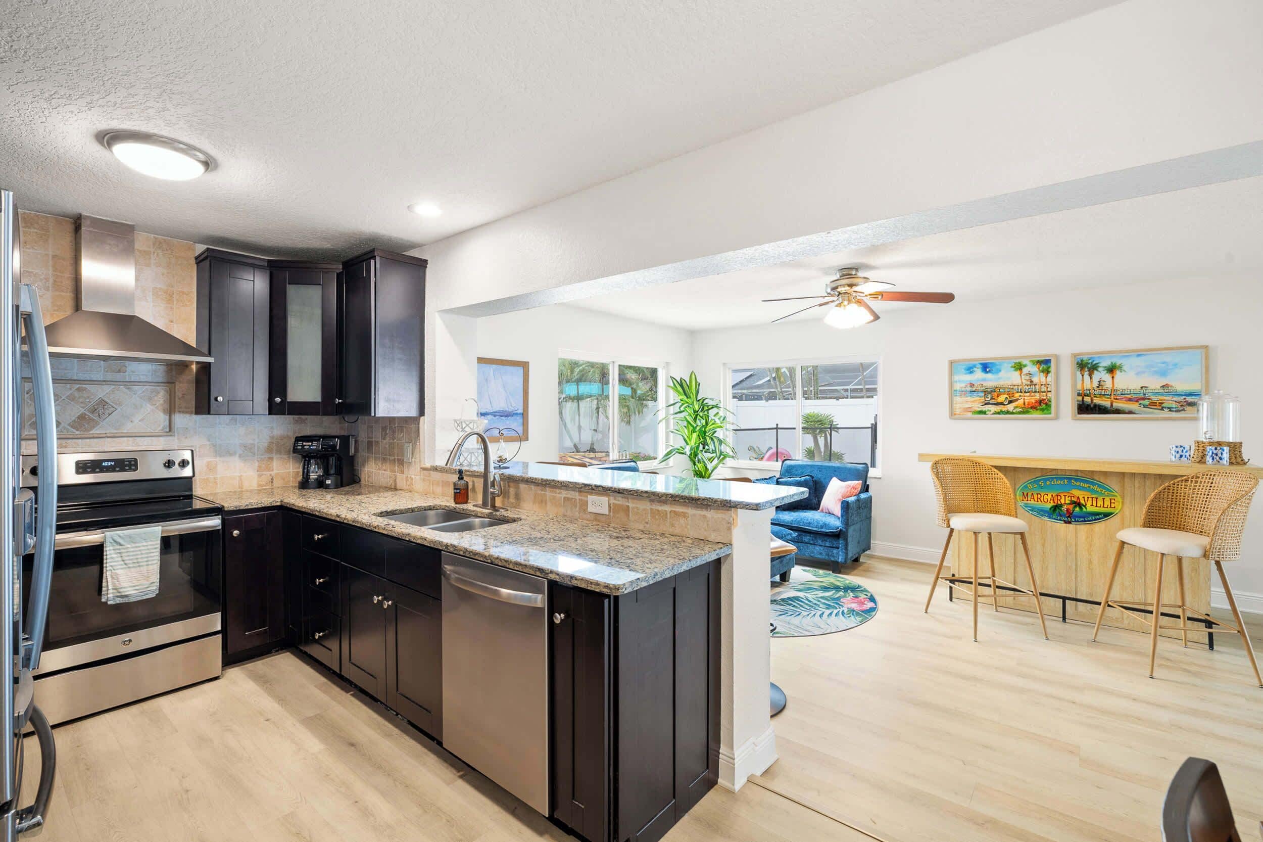 House, Multiple Beds, Pool Access, Pool View (6398 Woodland Blvd) | Private kitchen