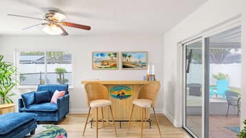 Maison, plusieurs lits, accès piscine, vue piscine (6398 Woodland Blvd) | Intérieur