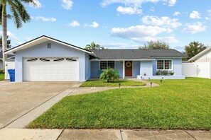 Exterior - St. Pete Pool Oasis - Steps to the Beach! (Pinellas Park)