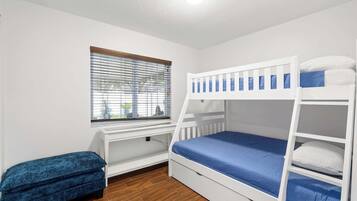 Ferienhaus, Mehrere Betten, Poolzugang, Poolblick (6398 Woodland Blvd) | 3 Schlafzimmer, individuell dekoriert, individuell eingerichtet