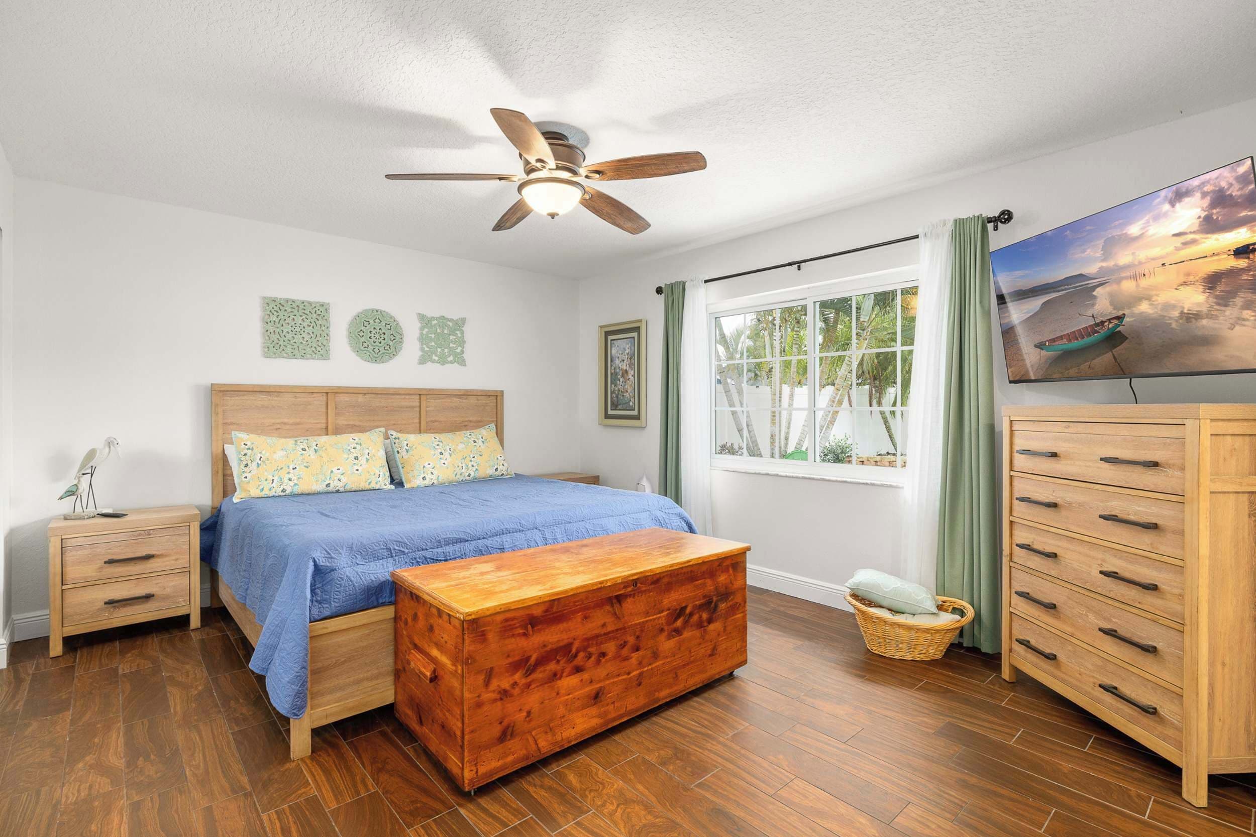 House, Multiple Beds, Pool Access, Pool View (6398 Woodland Blvd)