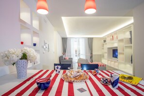 Deluxe-Apartment, 4 Schlafzimmer, Stadtblick | Esszimmer