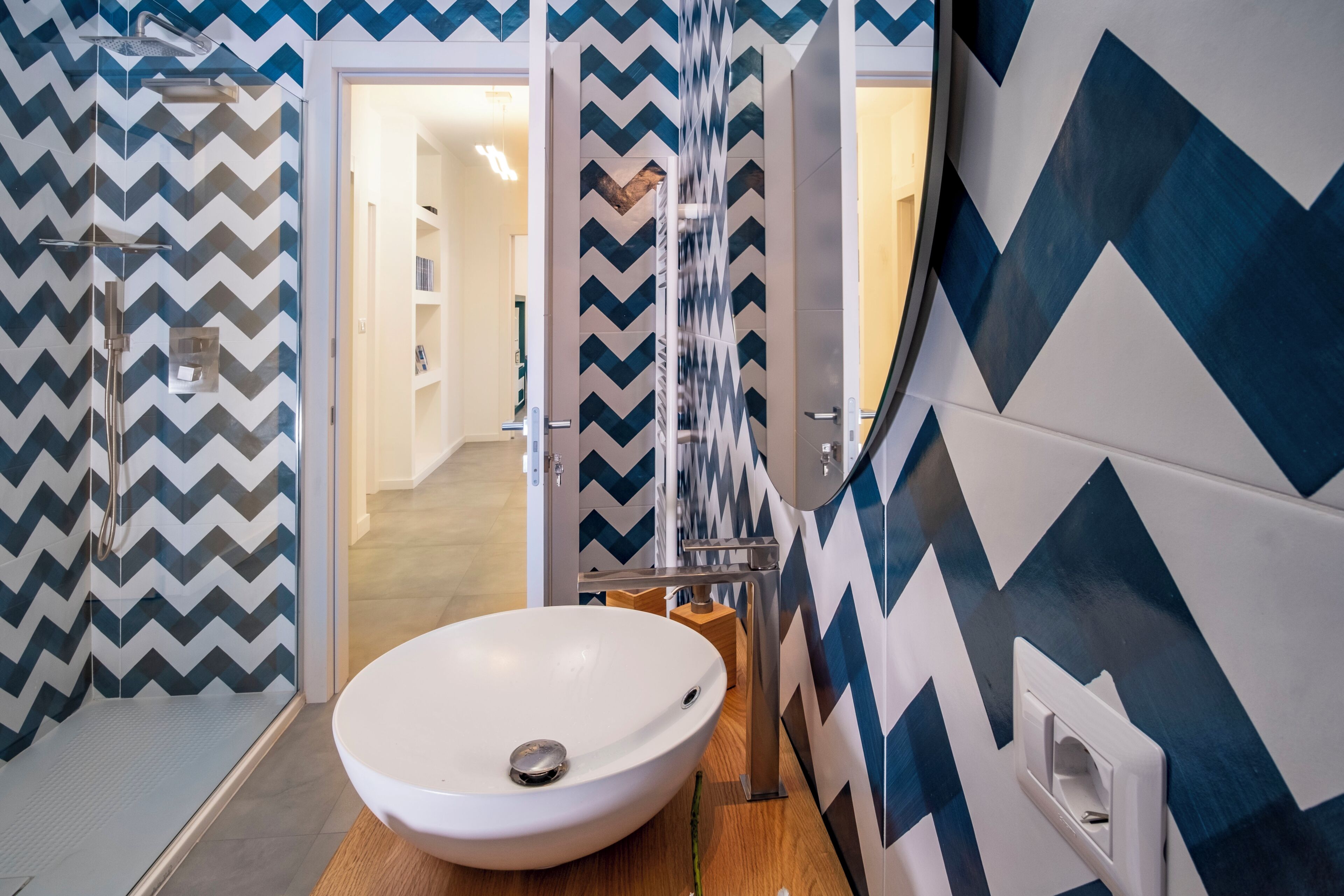 Deluxe-Apartment, 4 Schlafzimmer, Stadtblick | Badezimmer | Dusche, kostenlose Toilettenartikel, Haartrockner, Handtücher