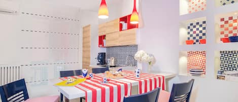 Apartamento Deluxe, 4 habitaciones, vistas a la ciudad | Comedor