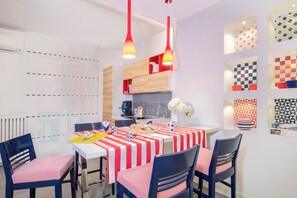 Deluxe-Apartment, 4 Schlafzimmer, Stadtblick | Esszimmer