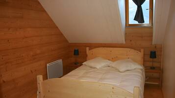 4 bedrooms, iron/ironing board, WiFi