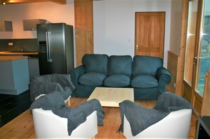 TV, fireplace, DVD player - Cottage for 10-12 guests, 10 min from Peyragudes and Loudenvielle (Cazaux-Fréchet-Anéran-Camors)