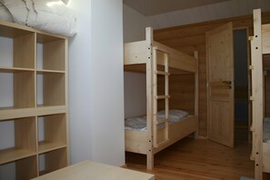4 bedrooms, iron/ironing board, WiFi - Chalet for 10-12 Guests, 10 min from Peyragudes and Loudenvielle (Cazaux-Fréchet-Anéran-Camors)