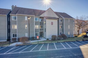 Exterior - Mt LeConte Views! Chalet Village Condo 3 Miles to Downtown + Pools & Hot Tubs (Gatlinburg)
