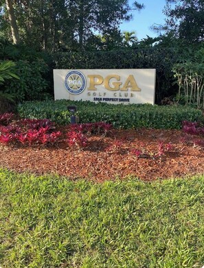 Property grounds - Casa de Paradise (Port St. Lucie)