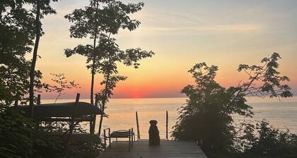 Waterfront Spacious 4 bedroom beach lake house in beautiful Brimley-Bay Mills