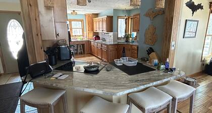 Waterfront Spacious 4 bedroom beach lake house in beautiful Brimley-Bay Mills